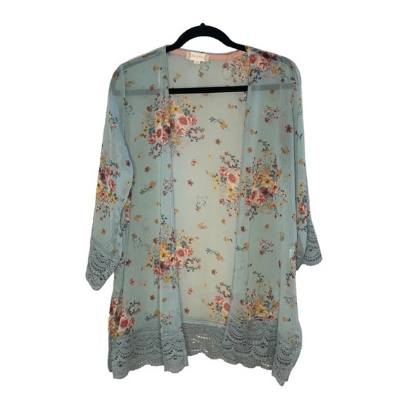 Altar'd State Tops - 🆕 Altar’d State Floral and Crocheted Lace Kimono